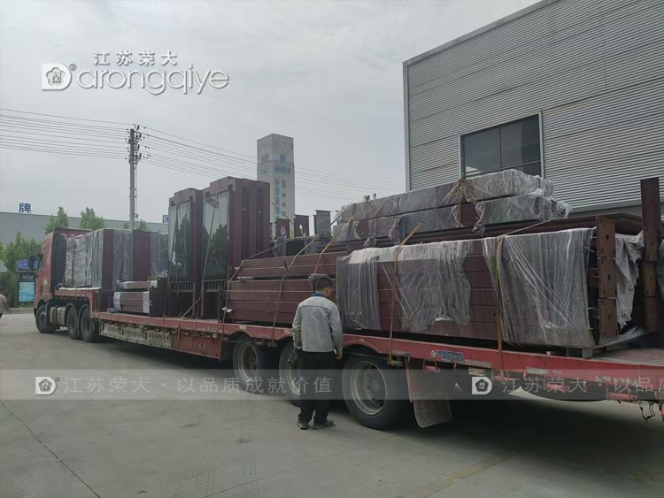 山東智能候車亭迎來(lái)第十四批發(fā)貨，江蘇榮大再顯制造實(shí)力