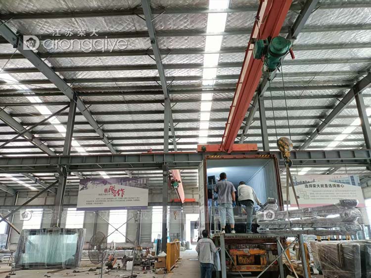 公交候車(chē)亭成功發(fā)往德國(guó)