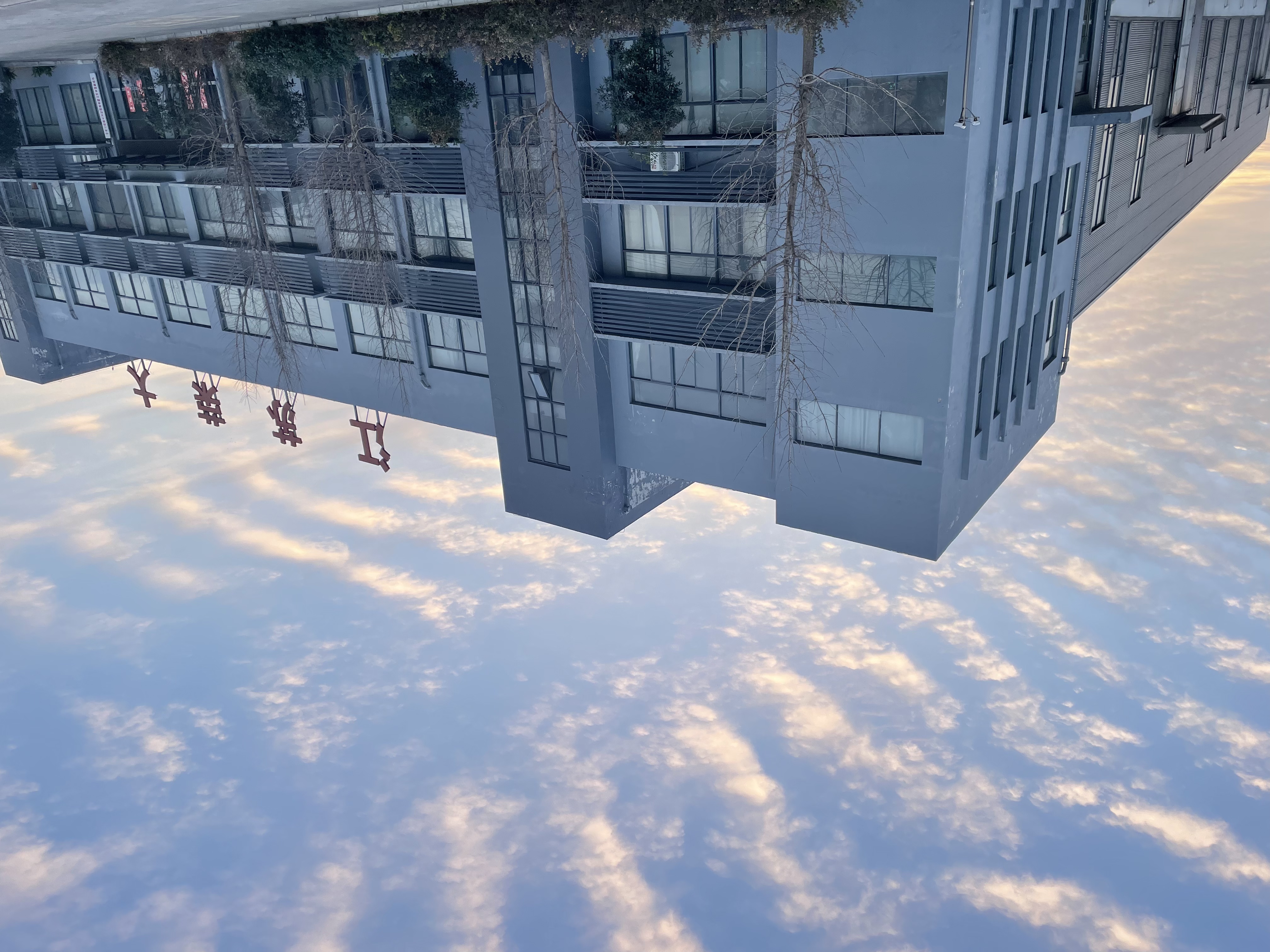 榮大候車亭辦公室樓